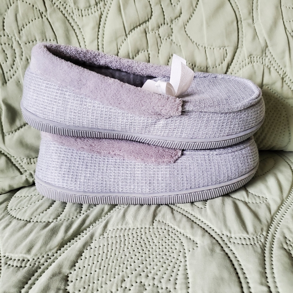 Dear foams Cozy Comfort Small Wide Width Slippers Gray with White Bow